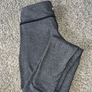 Super cute lululemon Size 4 leggings